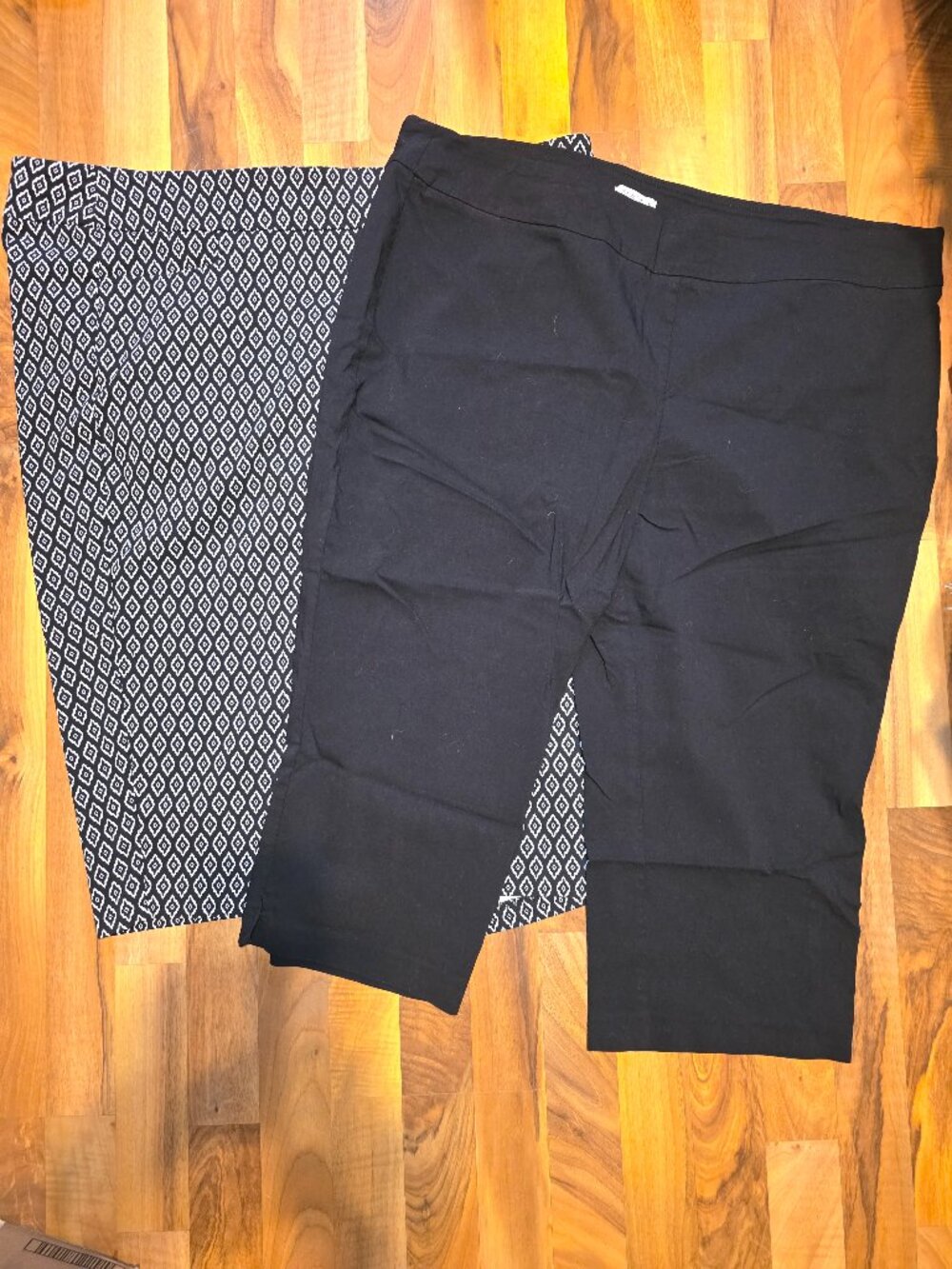 2 pair Women's capris pants
